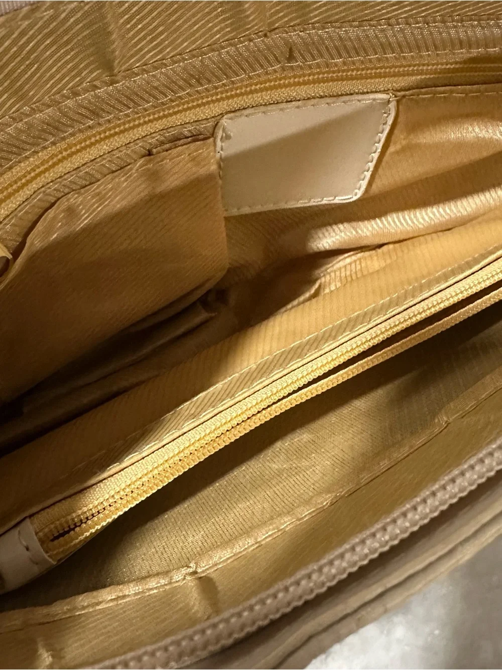 Vintage Cream-White Shoulder Bag with G Buckle